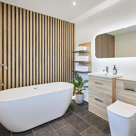 Host & - Finch House * Стоксли
