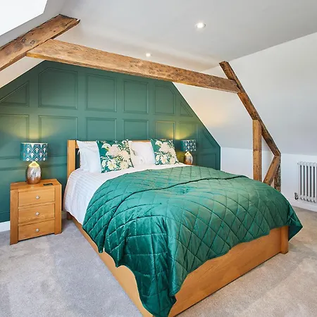 Host & - Finch House Stokesley