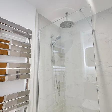 Host & - Finch House Dom wakacyjny *