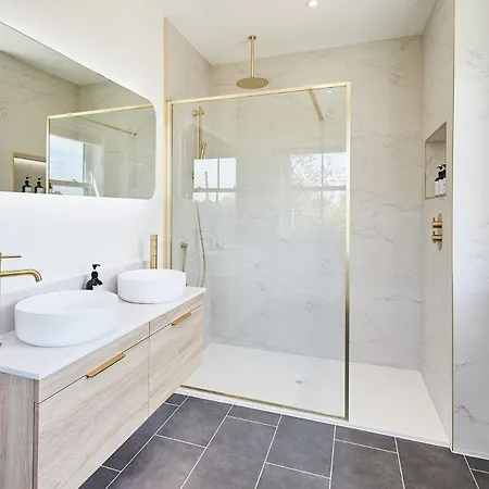 Host & - Finch House Dom wakacyjny *