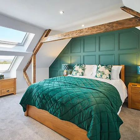 Host & - Finch House * Stokesley