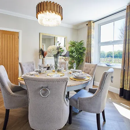 Host & - Finch House * Stokesley