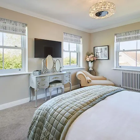 Feriehus Host & - Finch House *