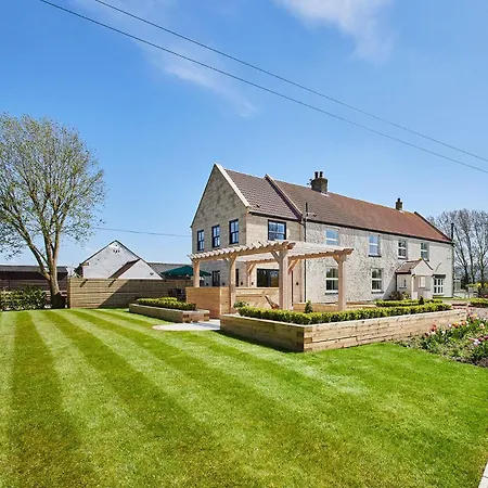 Host & - Finch House Stokesley